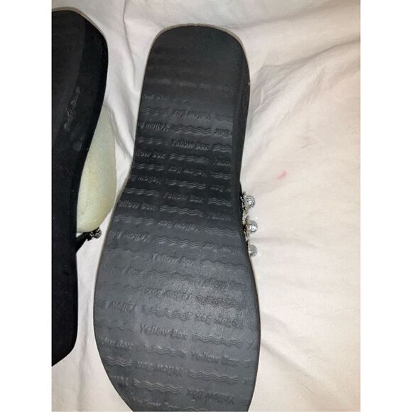 Yellow box flip flops size 6.5 - Picture 8 of 10
